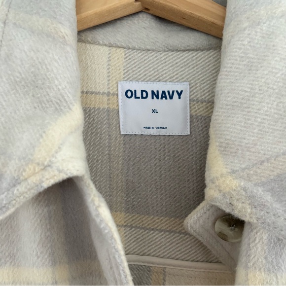 Women’s Old Navy shacket - Picture 4 of 5